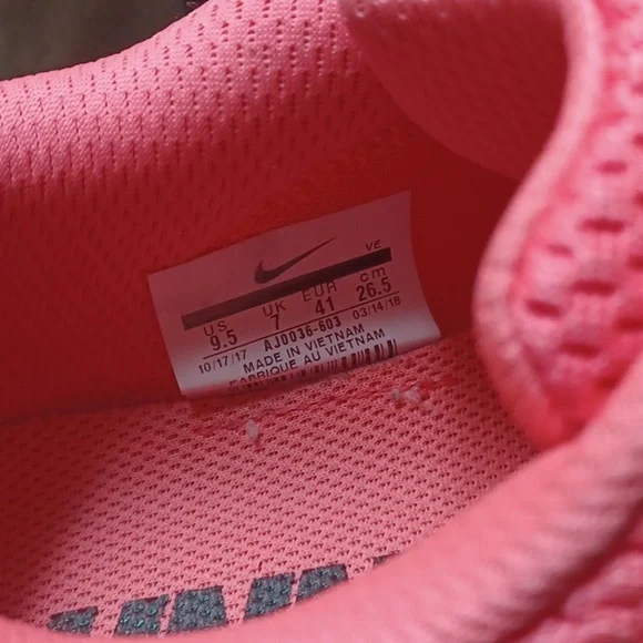 Nike Women's Pink Running Shoes - Picture 3 of 6